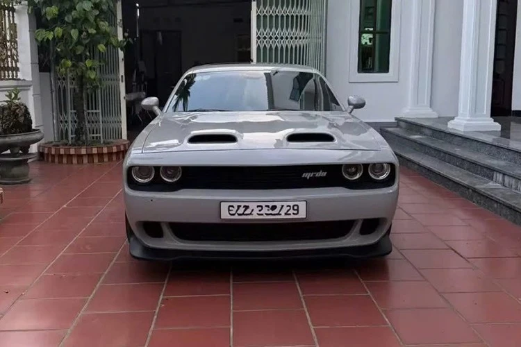 Ngắm Dodge Challenger SXT 2016 cơ bắp hơn 2,5 tỷ của tay chơi Hà Nội