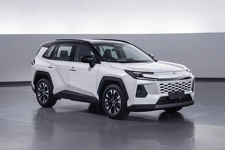 Toyota Wildlander giá rẻ lộ diện, "anh em song sinh" của RAV4