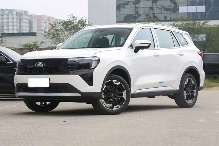 "Soi" Ford Territory 2025 mới lăn bánh trên đường phố Việt