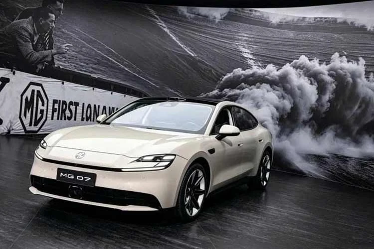 MG 07 PHEV chạy điện 245 km, chạy full 1.745 km rục rịch ra mắt