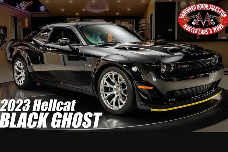Dodge Challenger Black Ghost hàng hiếm sản xuất 2023 chưa lăn bánh 