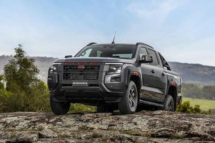 Nissan Navara 2026 từ 926 triệu đồng - nhiều trang bị, động cơ mạnh hơn