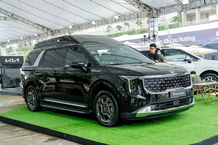 Tận thấy xe MPV Kia Carnival Thacoroyal 2025 hạng sang tại Việt Nam