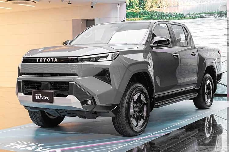 Toyota Hilux 2026 thuần điện ra mắt, sạc đầy chạy 258km