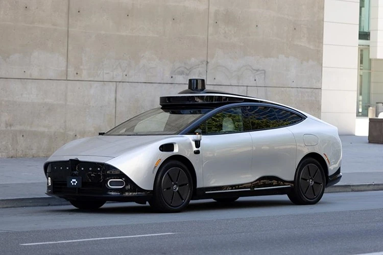 Ôtô điện tự lái “Made by VinFast” đầu tiên gây tò mò ở Trung Đông