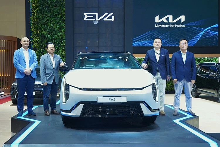 Kia EV4 "chào hàng" Đông Nam Á - sedan điện chạy 630 km/sạc