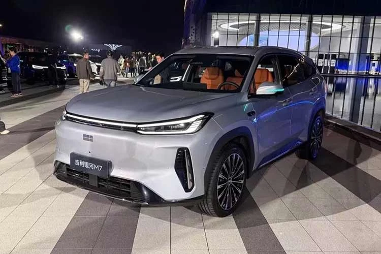 Geely Galaxy M7 ra mắt - SUV "ăn xăng như ngửi" chỉ 3,35 lít/100 km