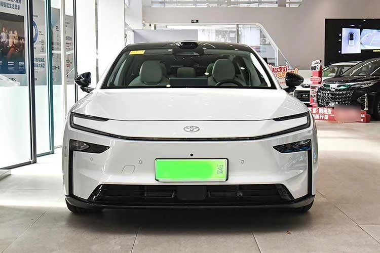 Toyota bZ7 2026 - sedan điện hệ điều hành Huawei từ 683 triệu đồng