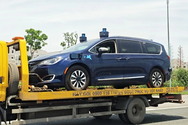 Chrysler Pacifica "đối thủ" Kia Carnival lộ diện tại Hà Nội