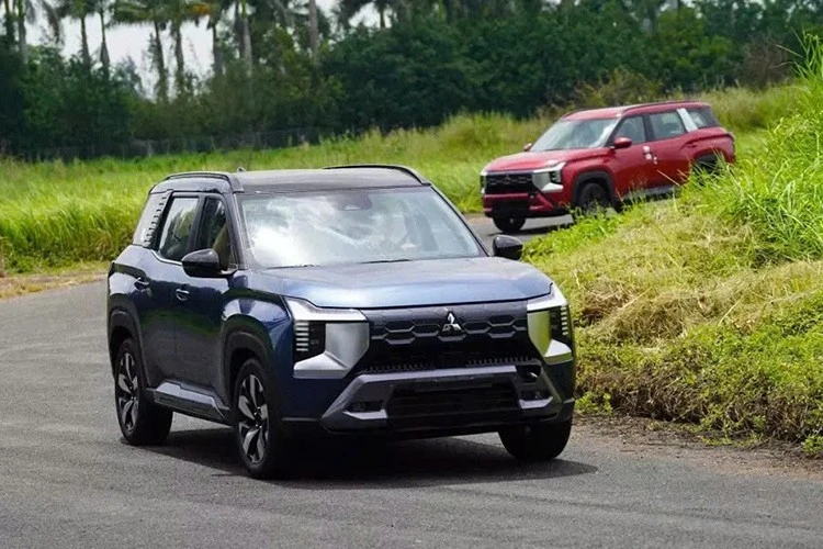 "Hàng nóng" Mitsubishi Destinator 2025 lăn bánh Việt Nam, chờ mở bán
