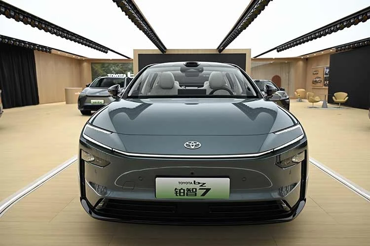Cận cảnh sedan điện Toyota bZ7 từ 650 triệu đồng, "đối thủ" Mazda 6e