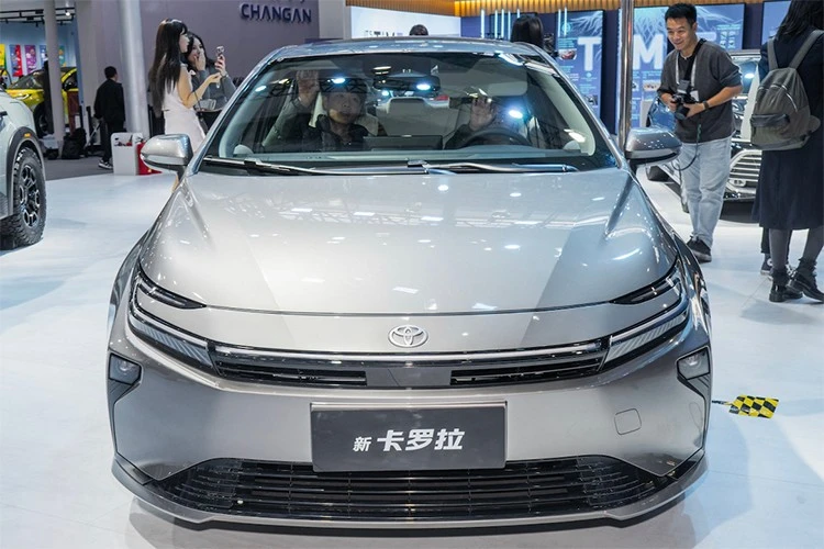 Toyota Corolla 2026 chính thức ra mắt, "uống xăng" chỉ 4,13 lít/100 km