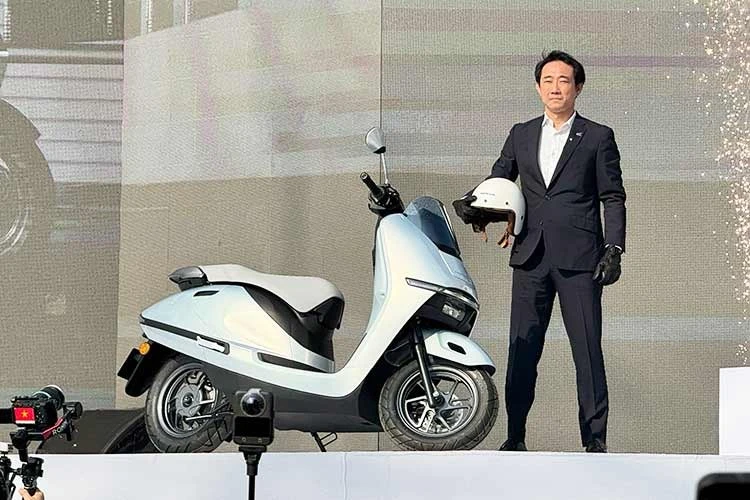  Cận cảnh Honda UC3 ra mắt Việt Nam - xe máy điện chạy 120km/sạc