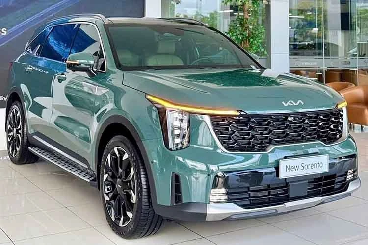 Kia Sorento 2025 từ 1,249 tỷ đồng tại Việt Nam, "đấu" Hyundai SantaFe