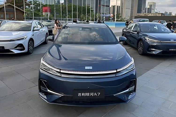 Geely Galaxy A7 ra mắt toàn cầu từ 327 triệu, "ăn xăng" 2,67L/100km