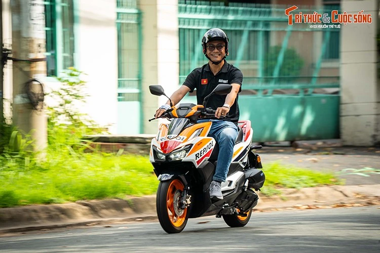 Cận cảnh Honda Vario 160 Repsol Limited vừa cập bến Việt Nam