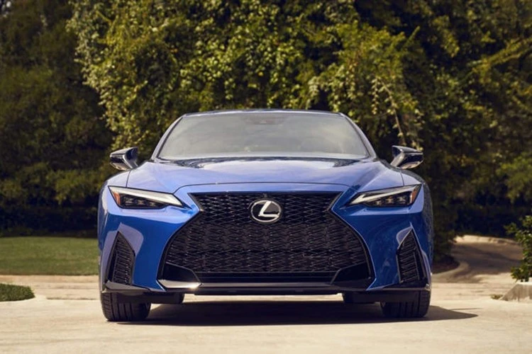 Ra mắt Lexus IS 500 đặc biệt Ultimate Edition 2025 máy V8