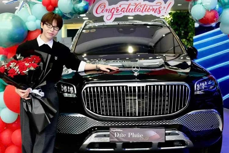 Ca sĩ Đức Phúc chi gần 9 tỷ đồng tậu Mercedes-Maybach GLS chơi Tết