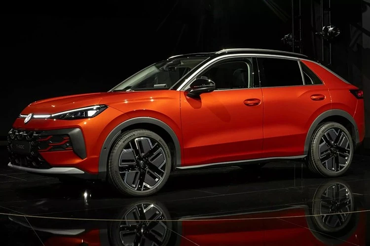 Ra mắt Volkswagen T-Roc 2025 - "lột xác" từ trong ra ngoài
