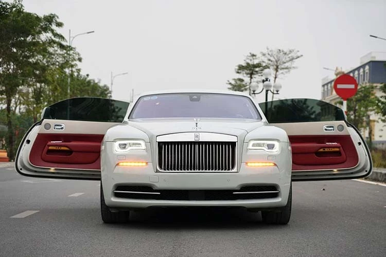 Rolls-Royce Wraith từng của Huấn hoa hồng, rao bán hơn 9 tỷ