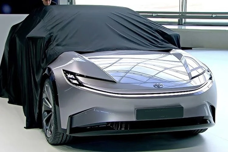 Toyota Corolla hoàn toàn mới lộ diện trước ngày ra mắt