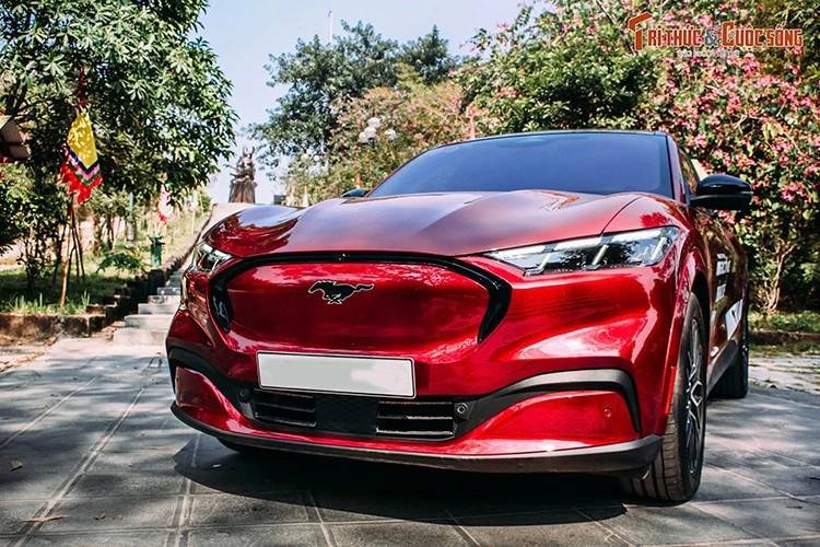 Cận cảnh Ford Mustang Mach-E chính hãng Việt Nam, giá 2,599 tỷ đồng