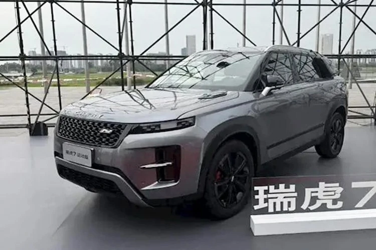 Chery Tiggo 7 Sport mới "nhái" Range Rover từ 307 triệu đồng