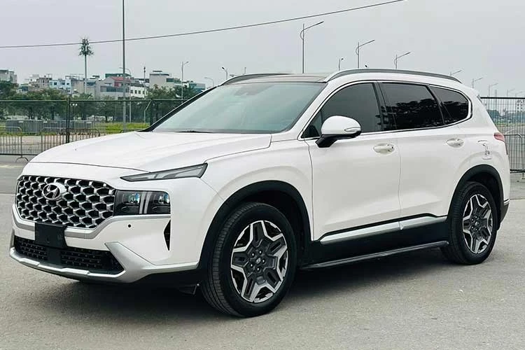 Hyundai SantaFe máy dầu chạy chán 2 năm, hơn 1,2 tỷ - đắt hơn xe "đập thùng"
