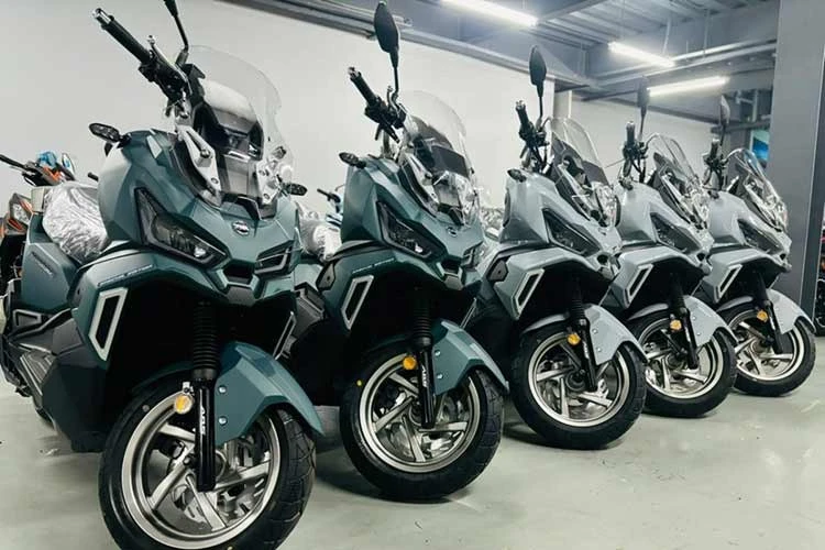 SYM Husky SE 2026 hơn 68 triệu đồng có gì cạnh tranh Honda ADV 150?