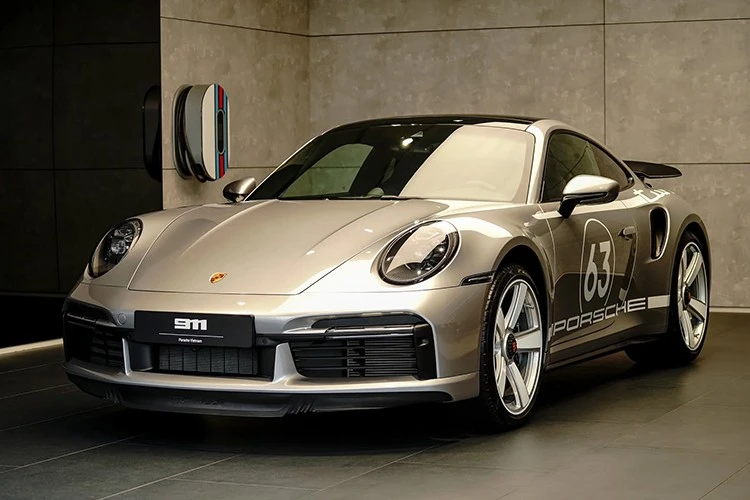 Cận cảnh Porsche 911 Turbo 50 Years hơn 20 tỷ cho đại gia Việt