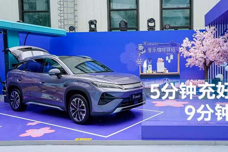 Cận cảnh BYD Song Ultra EV 2026 - sạc pin chỉ 9 phút, hơn 500 triệu đồng