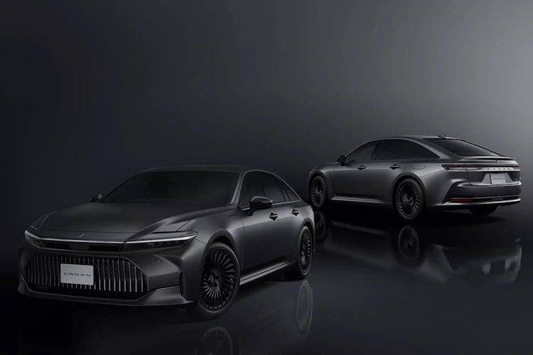 Toyota Crown Sedan "bộ trưởng" đặc biệt 70 năm hơn 1,3 tỷ 