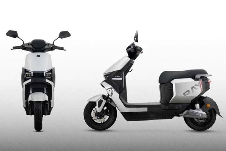 Tận thấy EZI Ray 01 - xe máy điện giá 15 triệu đồng, chạy 120 km/sạc