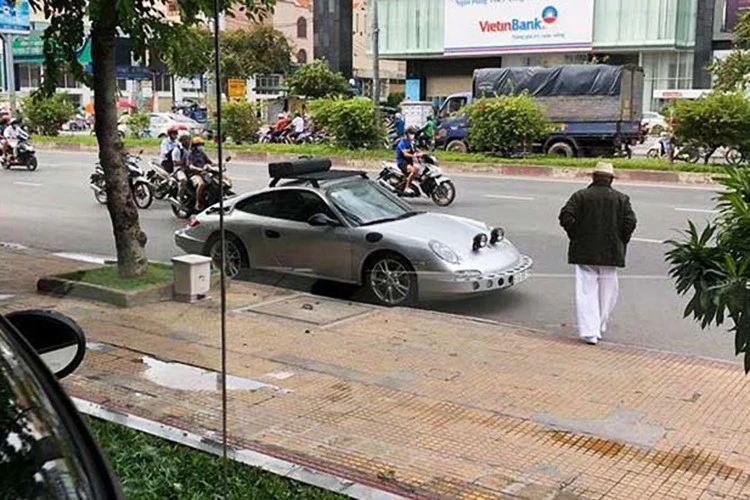 Ngắm Porsche 911 997 độ "siêu độc lạ" của ông Đặng Lê Nguyên Vũ