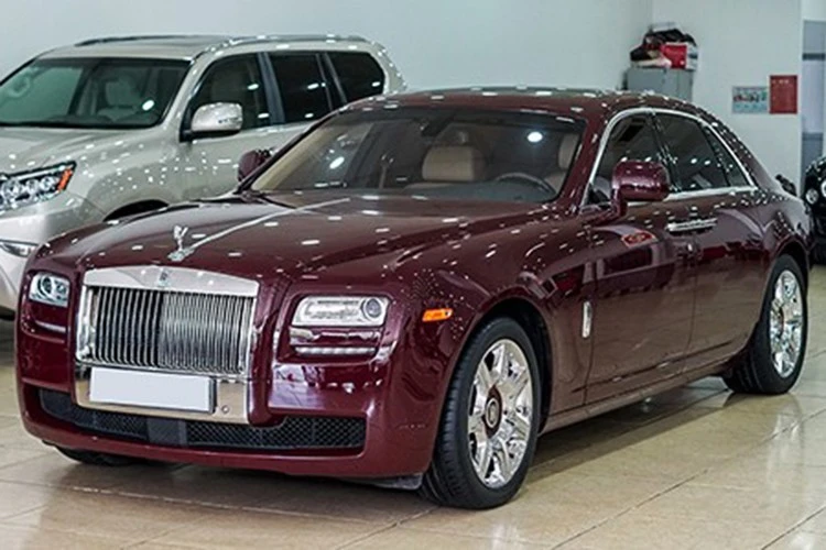 "Bóng ma" Rolls-Royce Ghost màu độc chỉ hơn 6 tỷ tại TP.HCM