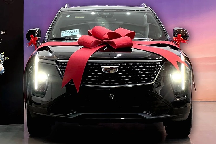 Chi tiết SUV hạng sang Cadillac XT4 2025 chỉ 559 triệu đồng