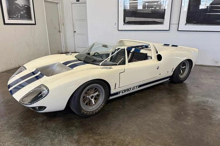Ford GT40 Le Mans Prototype đời 1965 rao bán tới hơn 65,1 tỷ đồng