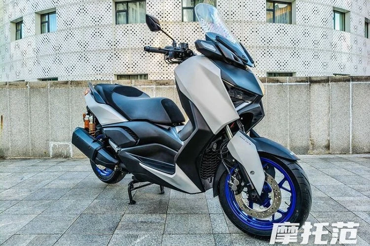 Xe ga 300cc Trung Quốc "nhái y chang" Yamaha XMAX 300, chỉ 96 triệu đồng