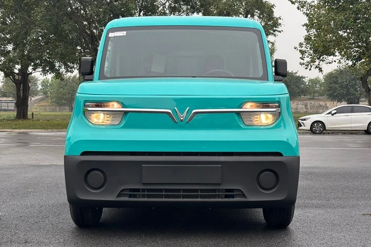 Cận cảnh VinFast EC Van giá 285 triệu tại Việt Nam, chạy 175km/sạc