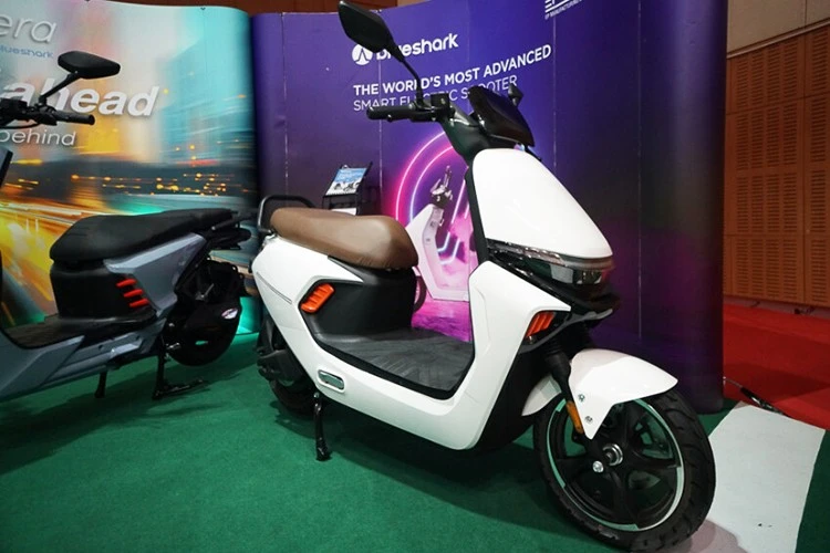 Blueshark SoloEra Solo 1C - xe máy điện giá 3,7 triệu đồng gây “sốt”