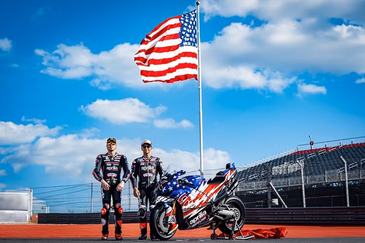 Aprilia X250TH đặc biệt kỷ niệm 250 năm ngày độc lập Mỹ, từ hơn 3,4 tỷ