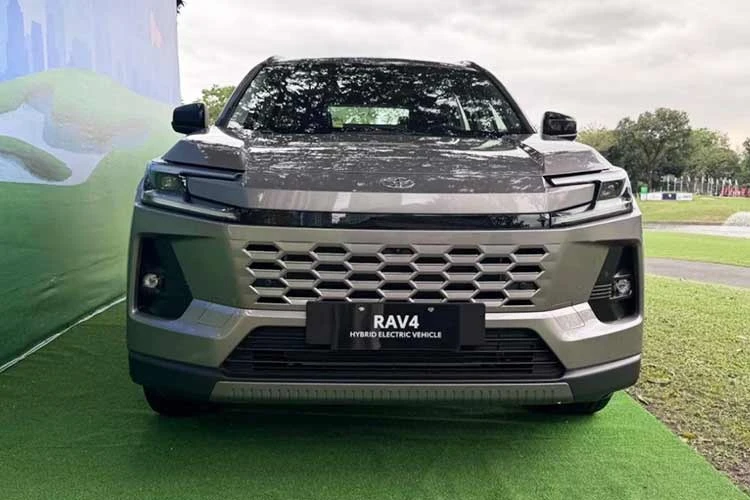 Toyota RAV4 Hybrid 2026 lộ giá bán chỉ từ 978 triệu tại Đông Nam Á