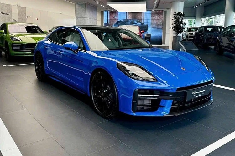 Dân chơi tậu Porsche Panamera hơn 6 tỷ, bán lại 8 tỷ đồng