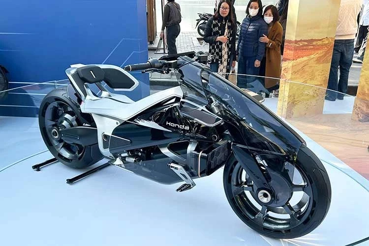 Honda EV Outlier - môtô điện đậm chất tương lai "khoe dáng" tại Hà Nội