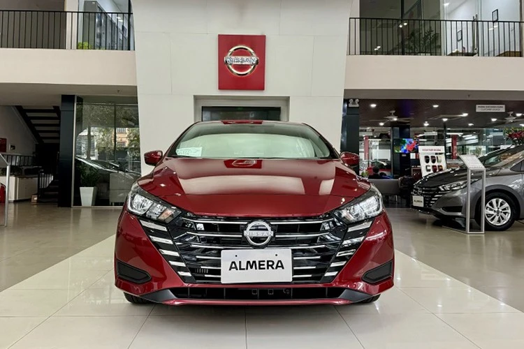 Nissan Almera giảm giá mạnh, "đấu" Toyota Vios và Honda City