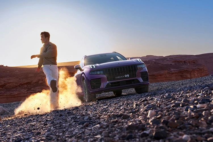 Ra mắt Lynk & Co ra mắt 09 MHEV 2026, giá bán từ 882 triệu đồng