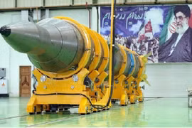 Tên lửa đạn đạo Sejjil của Iran đặt mọi căn cứ Mỹ trong tầm ngắm