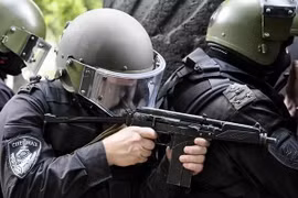 Súng trường tí hon "thiên biến vạn hóa" cực độc của đặc nhiệm Nga 