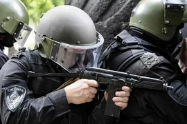 Súng trường tí hon "thiên biến vạn hóa" cực độc của đặc nhiệm Nga 