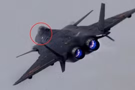 Tiêm kích J-20 Trung Quốc có phiên bản lạ: Đột phá hay sai lầm?